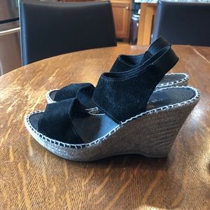 Andre Assous Wedge Sandals Size 8